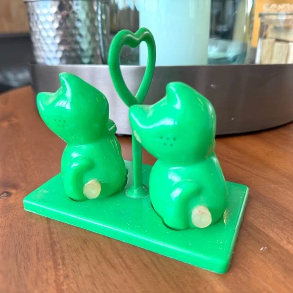 Vintage Green Cat Salt and Pepper Shakers - Picture 6 of 9